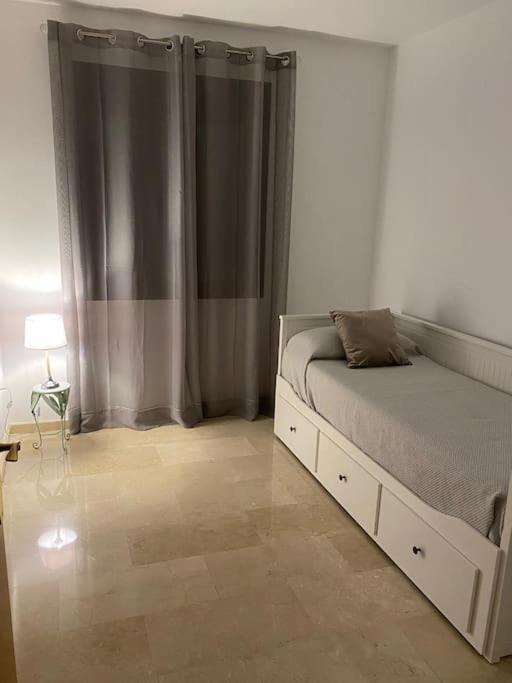 3 Bed With Pool And Parking Apartamento