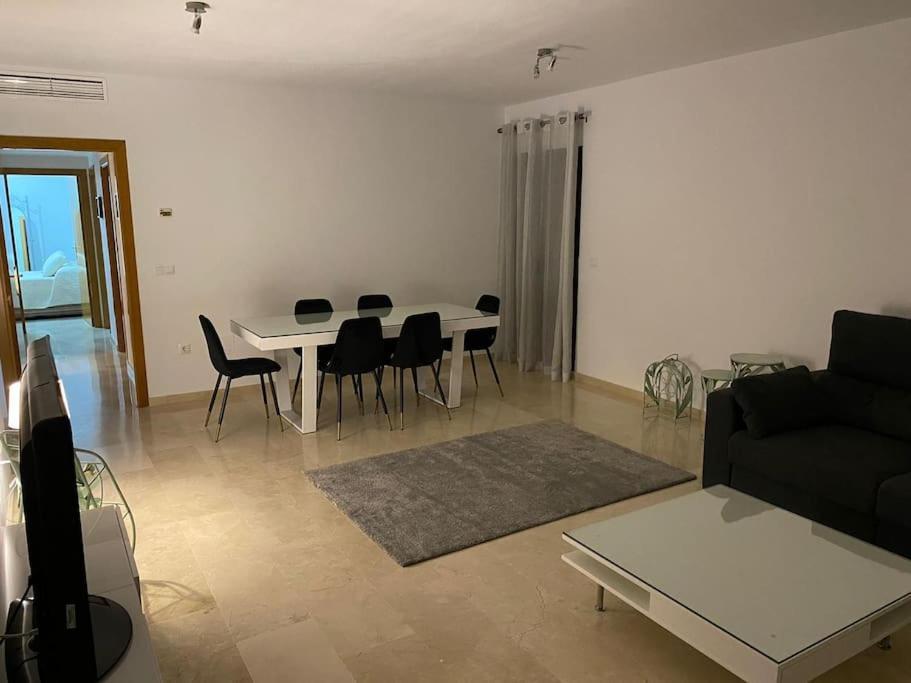 3 Bed With Pool And Parking