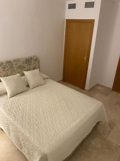 3 Bed With Pool And Parking *