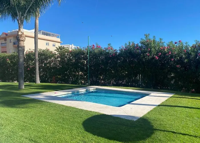 Central Estepona 3 Bed Apt With Pool And Parking