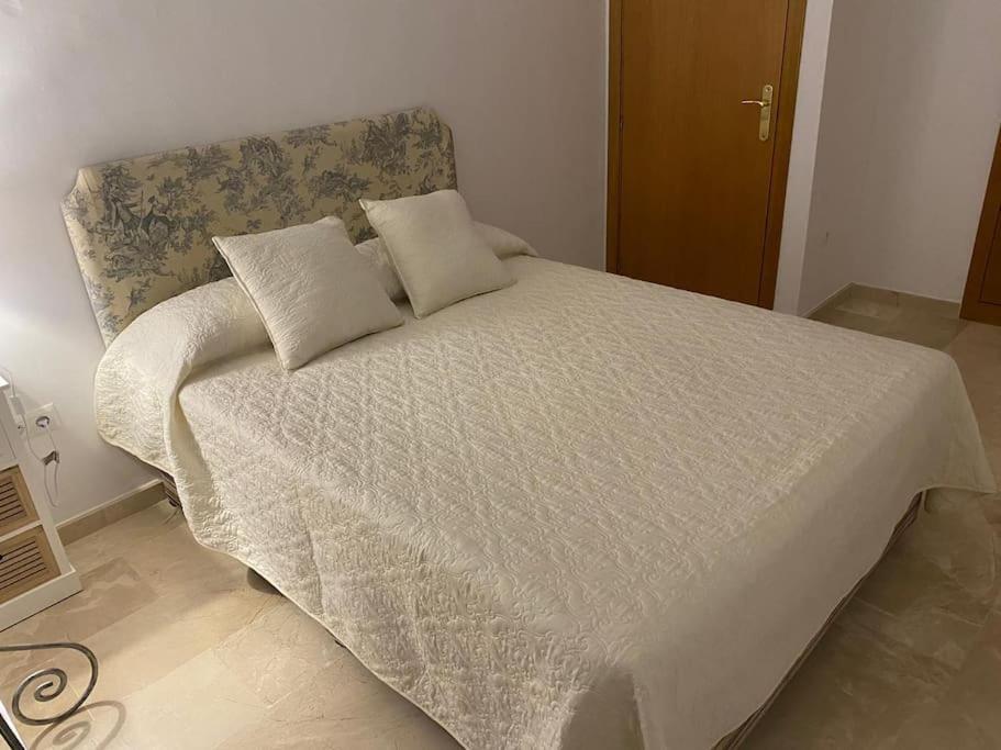 3 Bed With Pool And Parking
